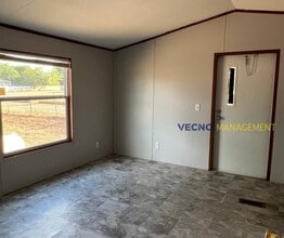 1819 Co Rd 1001 in Pearsall, TX - Building Photo - Building Photo