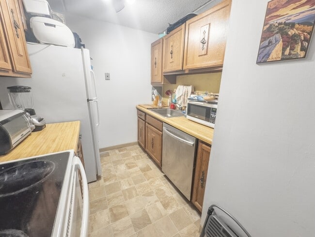 12-16 Ellery St in Cambridge, MA - Building Photo - Building Photo