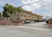 Villa Andalucia in Hialeah, FL - Foto de edificio - Building Photo