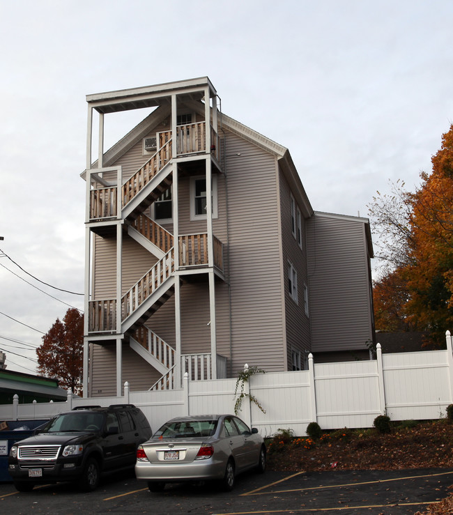 6R Salem St in Woburn, MA - Foto de edificio - Building Photo