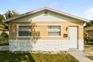 513 SW 10th St in Delray Beach, FL - Building Photo