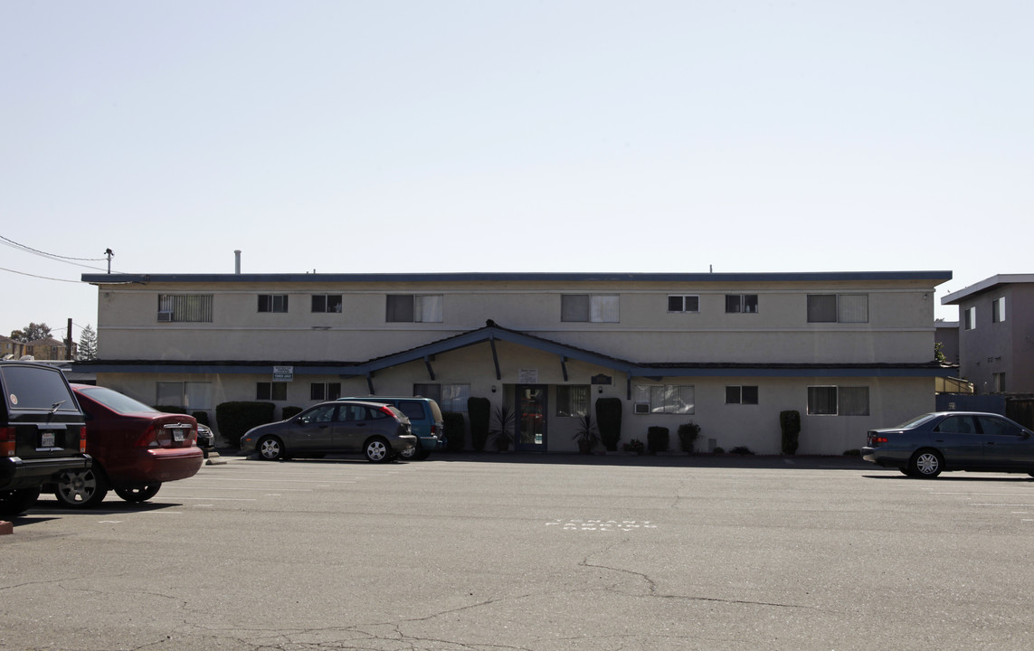 Anita Plaza Apartments in Castro Valley, CA - Building Photo