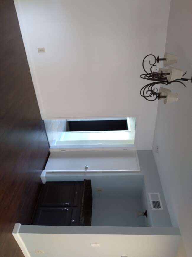 5115 Kester Ave in Sherman Oaks, CA - Foto de edificio - Building Photo