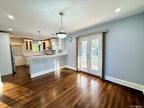 22 Andover Ln in Manhasset, NY - Building Photo - Building Photo