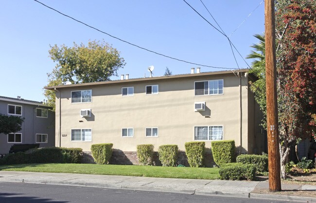 Leilani Apartments in Santa Clara, CA - Foto de edificio - Building Photo
