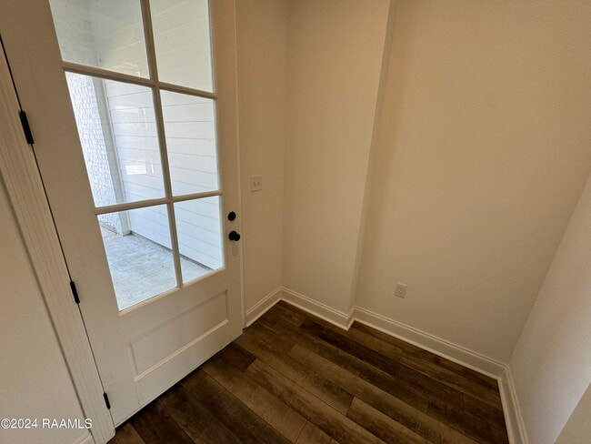 304 San Sebastian Dr in Youngsville, LA - Foto de edificio - Building Photo