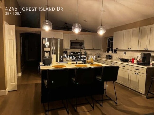 4245 Forest Island Dr in Orlando, FL - Building Photo - Building Photo