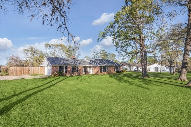 101 Royal Ct in Friendswood, TX - Building Photo - Building Photo