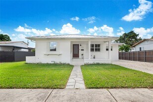 6356 SW 14th St in West Miami, FL - Building Photo