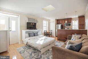 1716 Pine St in Philadelphia, PA - Building Photo