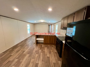 56 Health Nut Ln in Hendersonville, NC - Building Photo - Building Photo