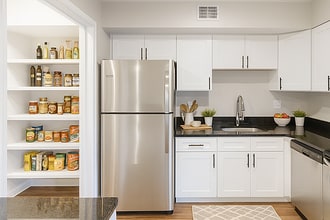 83 West in West Bloomfield, MI - Foto de edificio - Building Photo