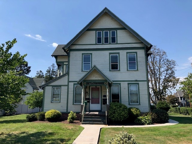 135 Gulf St in Milford, CT - Building Photo