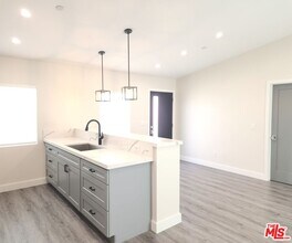 422-422-1 Almond Ave in Monrovia, CA - Building Photo - Building Photo