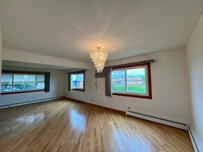 8887 N Grace Ave in Niles, IL - Building Photo - Building Photo