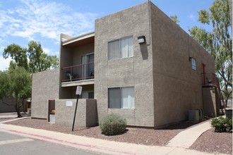 2832 E Le Marche Ave in Phoenix, AZ - Building Photo - Building Photo