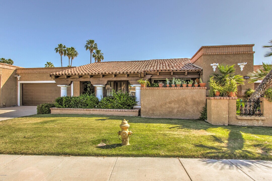 8082 E Vía Del Desierto in Scottsdale, AZ - Building Photo