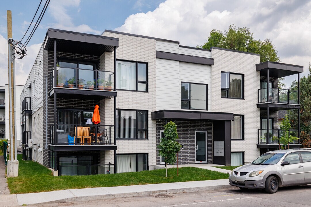 87 Clermont Boul in Laval, QC - Building Photo