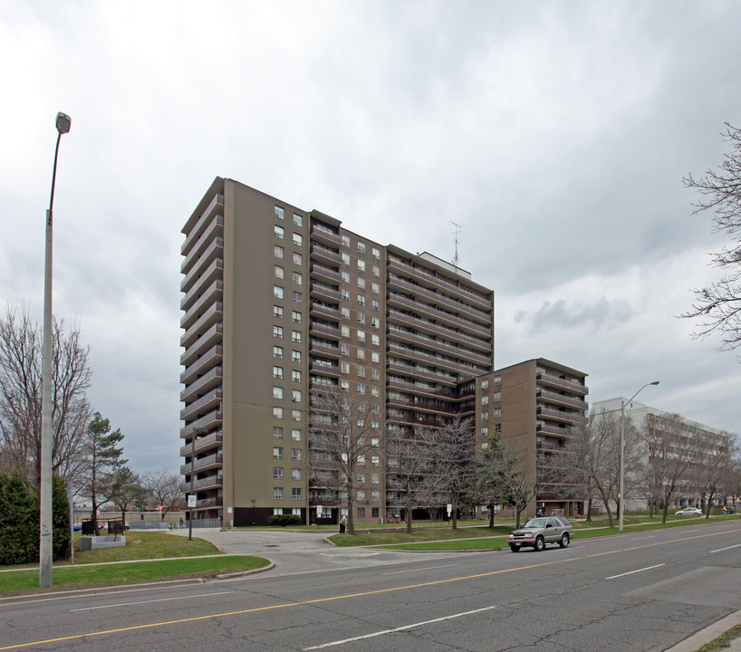 180 Markham Rd in Toronto, ON - Building Photo