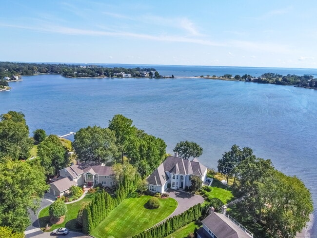 19 Weeds Landing in Darien, CT - Foto de edificio - Building Photo
