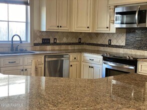 330 Dunvegan Ct in Lafayette, LA - Building Photo - Building Photo