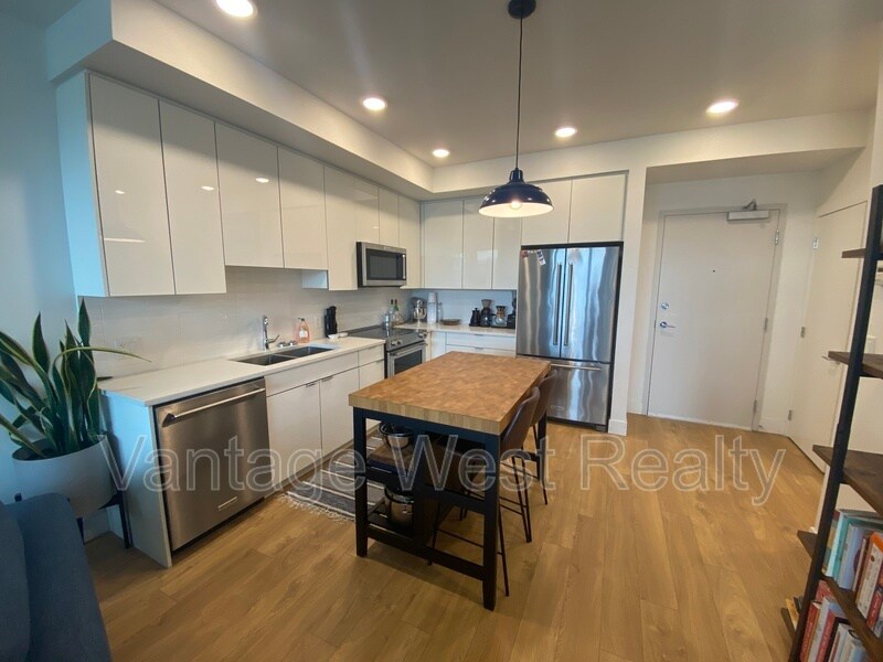 1232-1232 Ellis St in Kelowna, BC - Building Photo