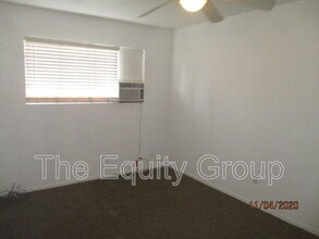 280 E Whitney Ave in Woodlake, CA - Building Photo - Building Photo
