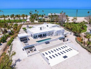 7647 Sanderling Rd in Sarasota, FL - Building Photo - Building Photo