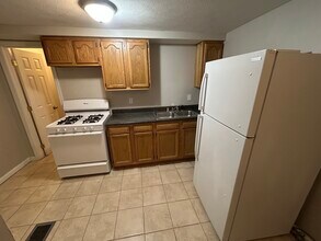 618 Maplewood Ave, Unit 1 in Ambridge, PA - Building Photo - Building Photo