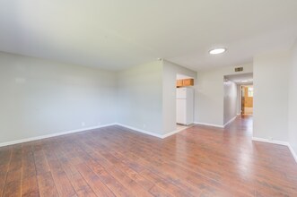 10768 Tropic Dr in St. Ann, MO - Foto de edificio - Building Photo