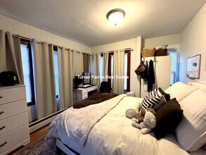 202 Calumet St, Unit 1 in Boston, MA - Foto de edificio - Building Photo