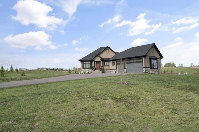 48140-48279 279 Ave E in De Winton, AB - Building Photo - Building Photo