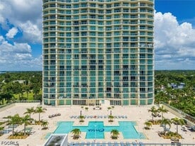 3000 Oasis Grand Blvd in Ft. Myers, FL - Building Photo