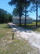 255 Rowe Ave in Aberdeen, NC - Building Photo