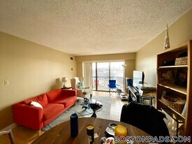 15 N Beacon St in Boston, MA - Building Photo