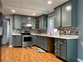 303 Reservoir Ave in Lincoln, RI - Building Photo - Building Photo