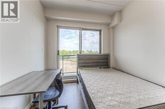 275 Larch St in Waterloo, ON - Building Photo - Building Photo