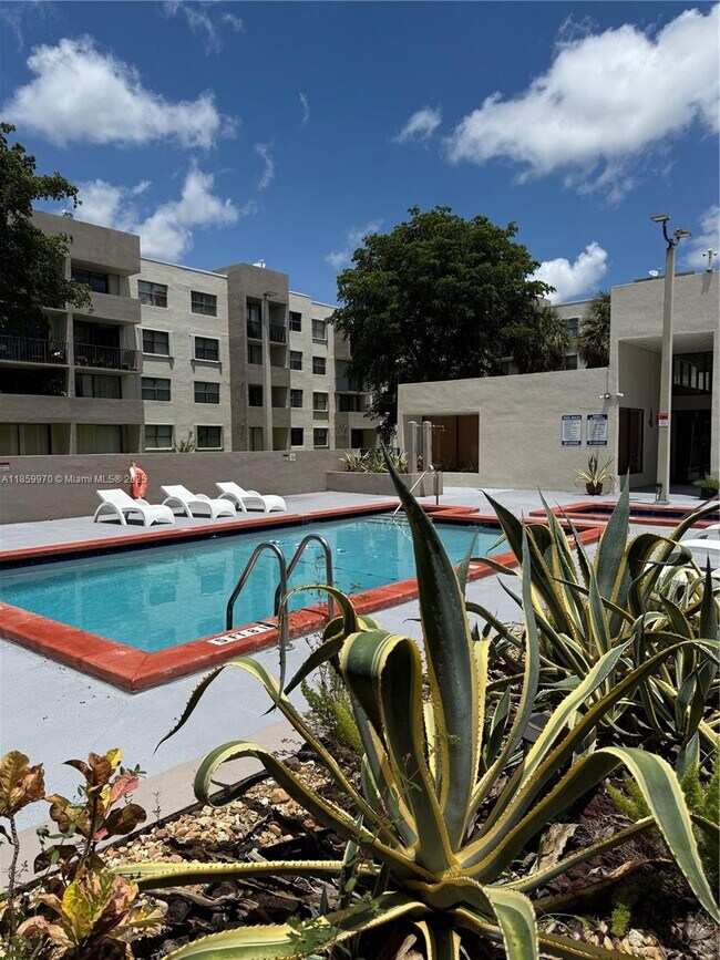 8002 SW 149th Ave in Miami, FL - Building Photo - Building Photo