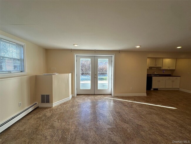 27 Meadow St in Newburgh, NY - Building Photo - Building Photo