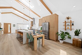 4258 Beethoven St in Los Angeles, CA - Foto de edificio - Building Photo