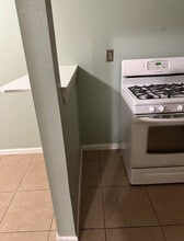 3031 Mistletoe St, Unit D in New Orleans, LA - Foto de edificio - Building Photo