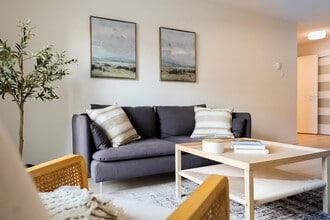 Avalon Park in Ottawa, ON - Building Photo - Building Photo