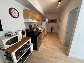 769 NW 10th St in Miami, FL - Foto de edificio - Building Photo