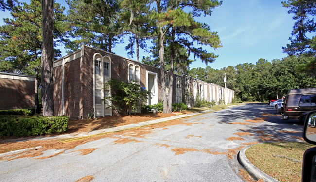 Columbia Arms Apartments in Lake City, FL - Foto de edificio - Building Photo