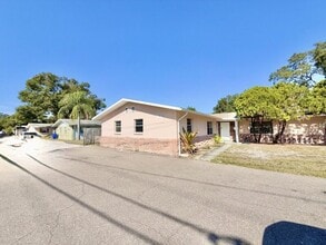 972 San Christopher Dr in Dunedin, FL - Building Photo - Building Photo