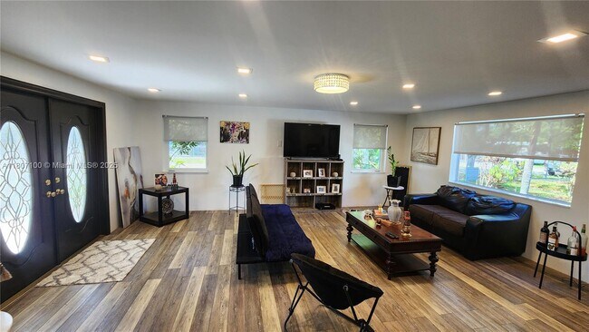 205 NW 128th St in North Miami, FL - Building Photo - Building Photo
