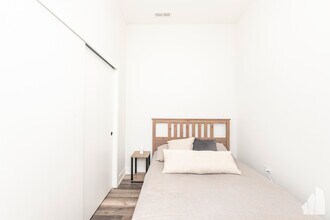 2317 N Clark St in Chicago, IL - Building Photo - Building Photo