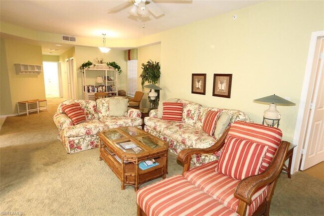24833 Lakemont Cove Ln-Unit -104 in Bonita Springs, FL - Foto de edificio - Building Photo