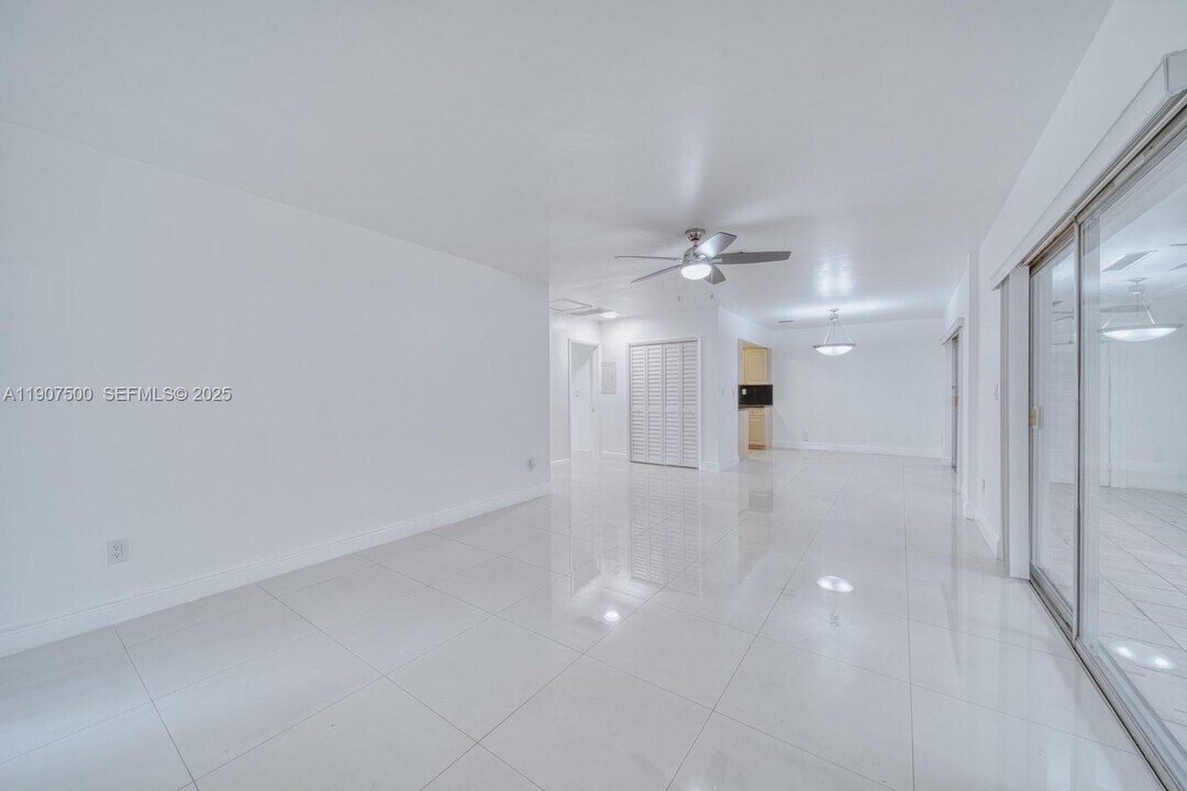 400 Minorca Ave in Coral Gables, FL - Building Photo