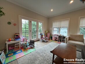 39 Cummins Hwy in Boston, MA - Foto de edificio - Building Photo